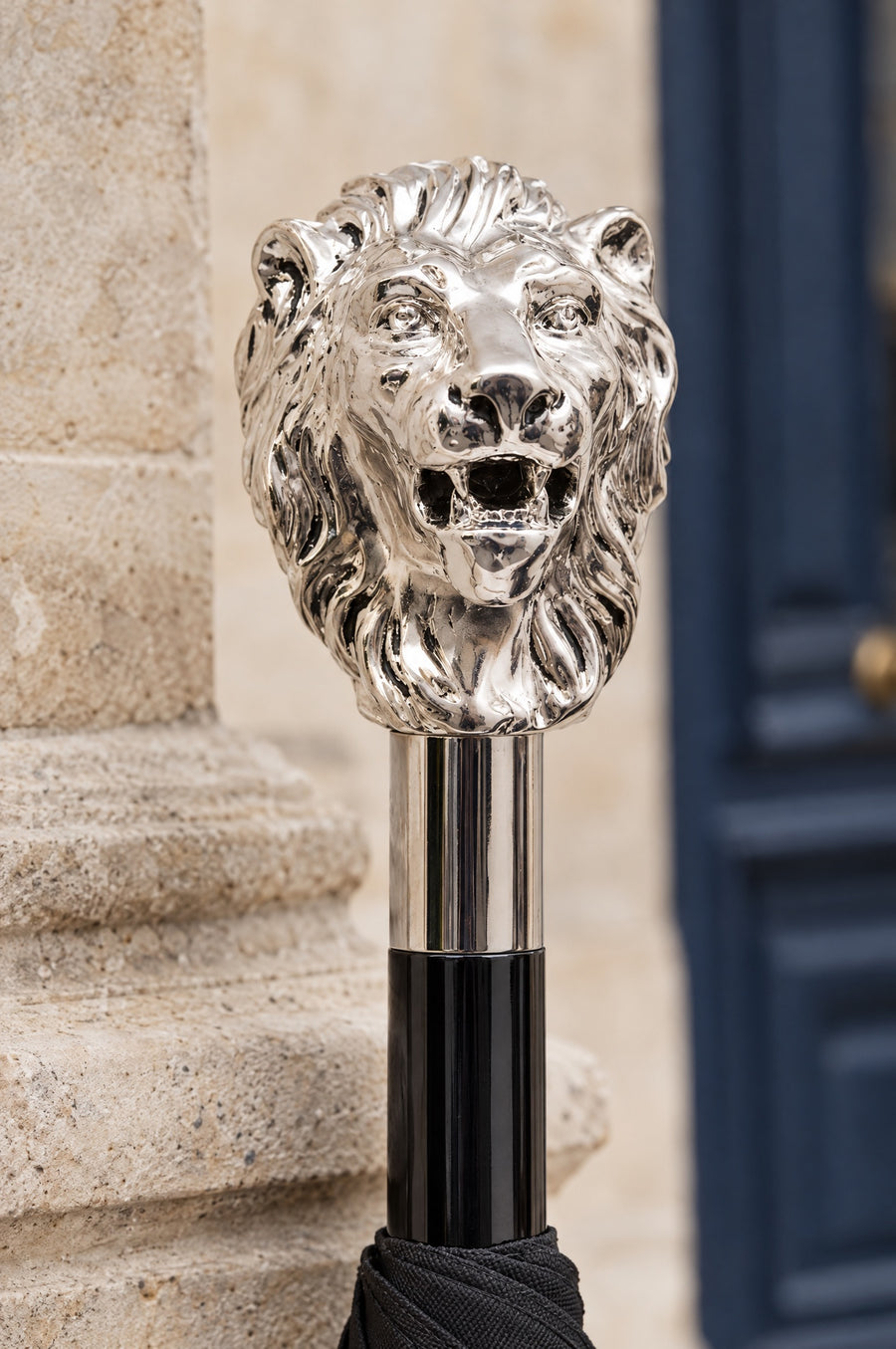 Close-up of the sculpted silver lion handle on the Pasotti Silver Lion Umbrella.